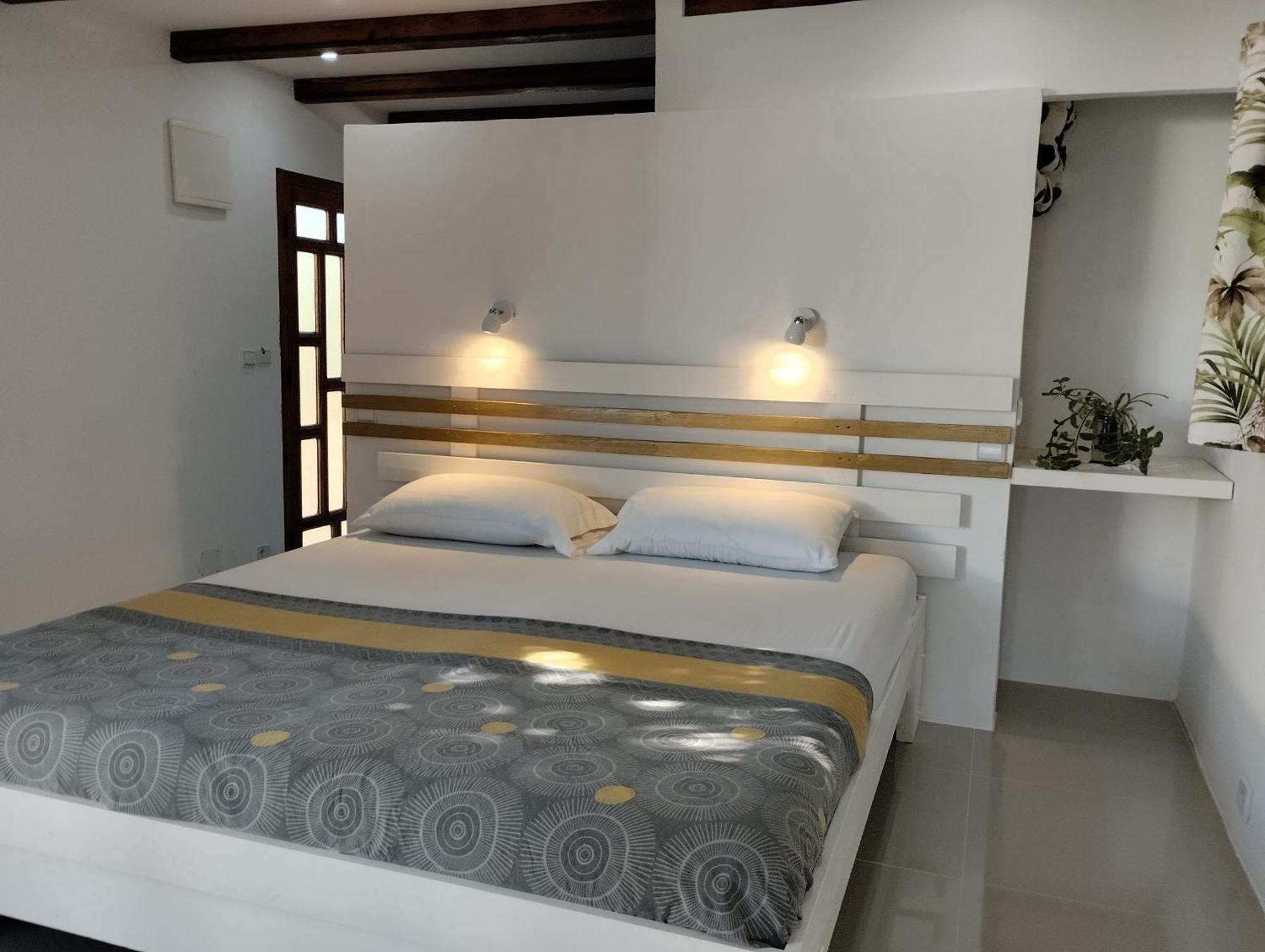 Villa Zahra Ларач Номер фото