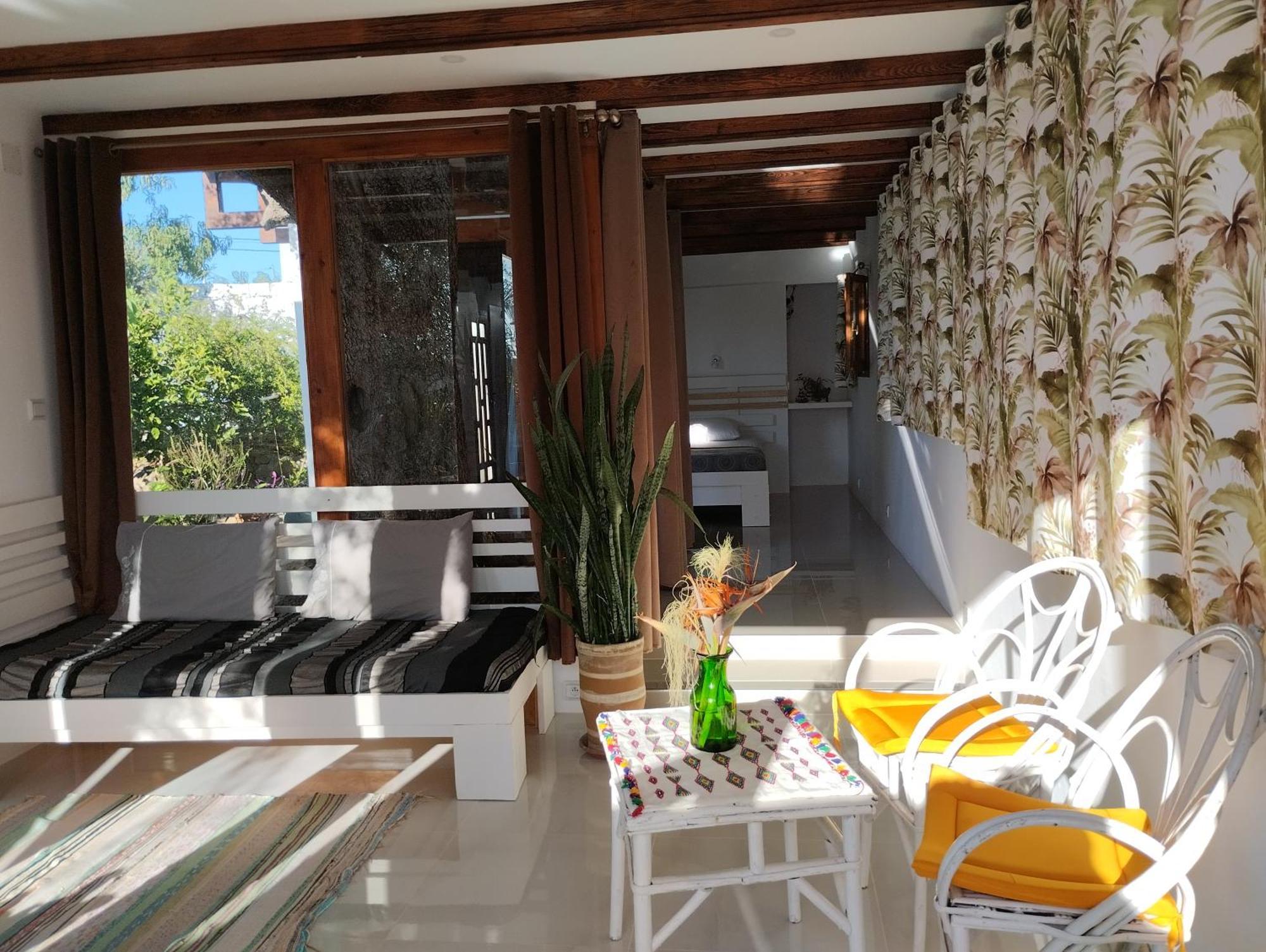 Villa Zahra Ларач Номер фото